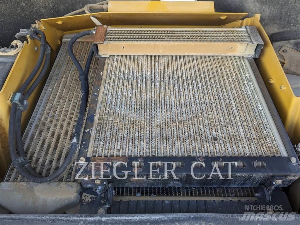 CAT CB64 Compacteur de sol