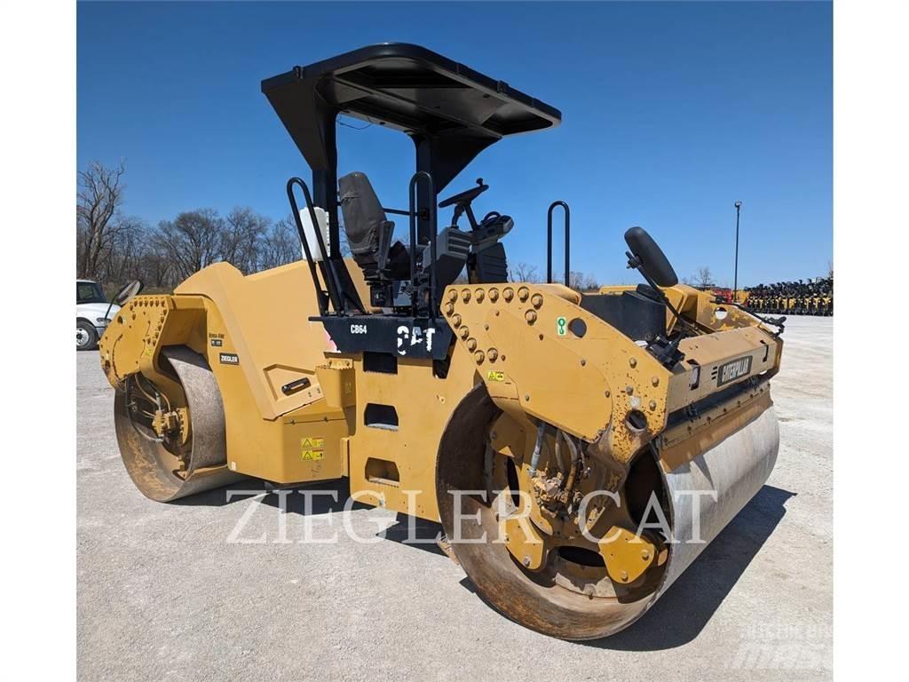 CAT CB64 Compacteur de sol