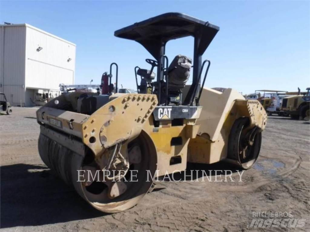 CAT CB64 Rouleaux tandem
