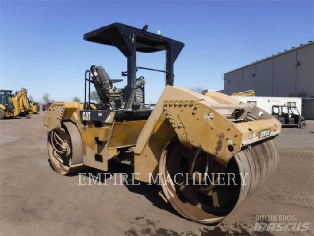 CAT CB64 Rouleaux tandem