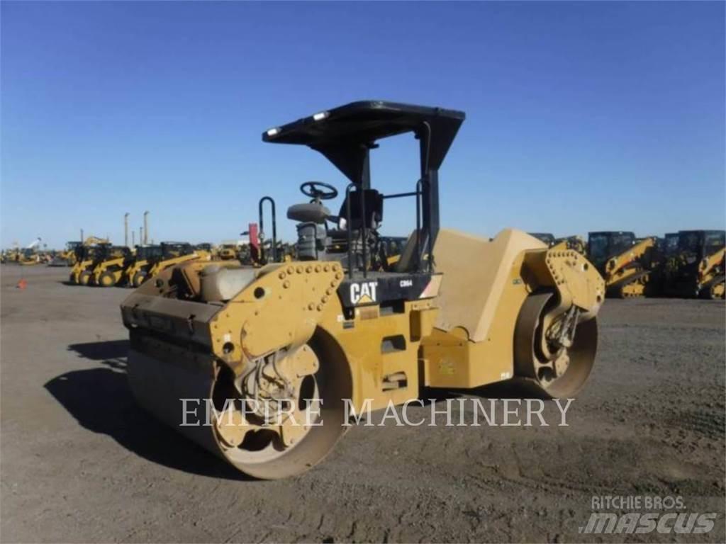 CAT CB64 Rouleaux tandem