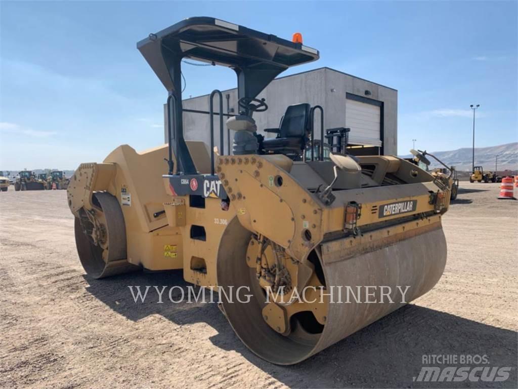 CAT CB64 Compacteur de sol