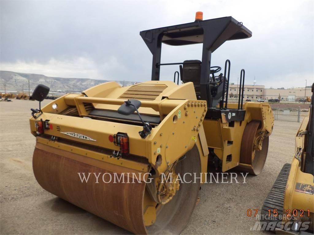 CAT CB64 Compacteur de sol