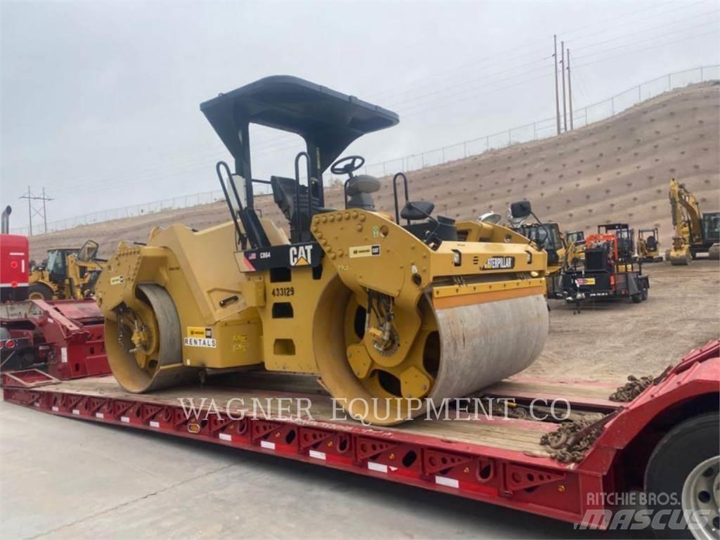 CAT CB64 Compacteur de sol