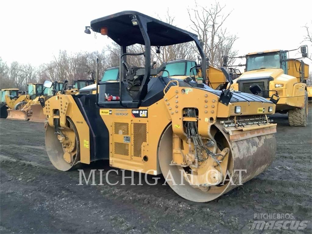 CAT CB64B Rouleaux tandem