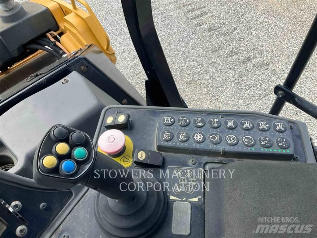 CAT CB64B Compacteur de sol