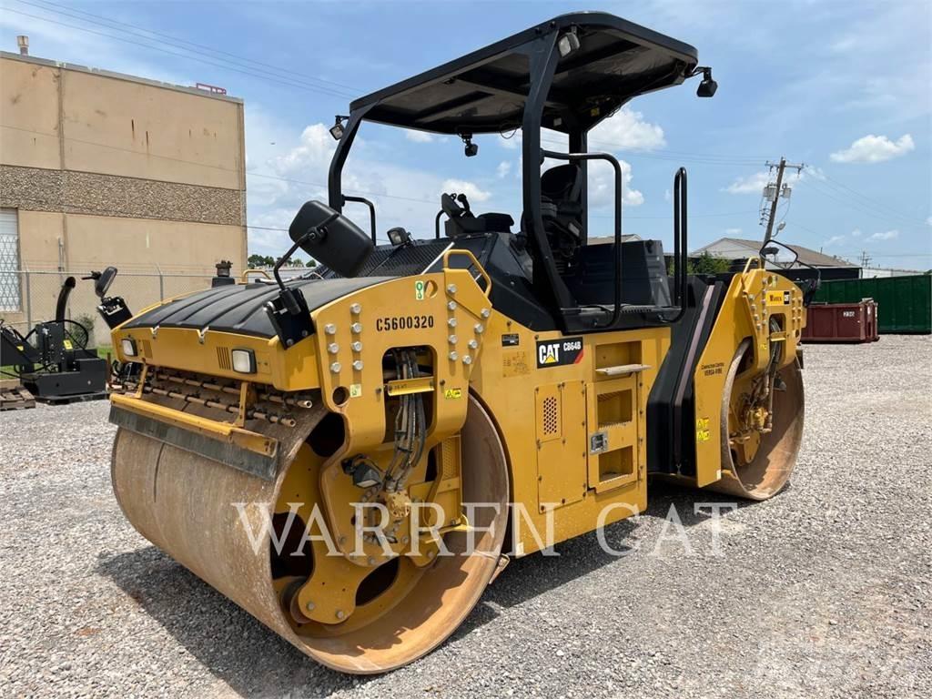 CAT CB64B Compacteur de sol