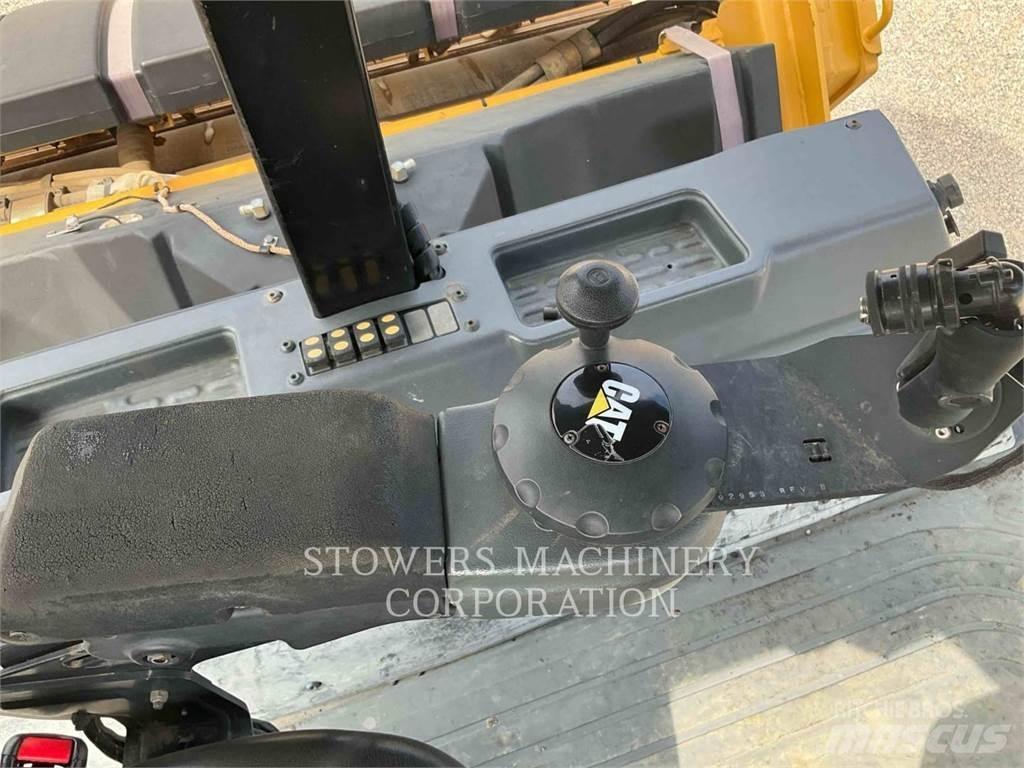 CAT CB66B Compacteur de sol