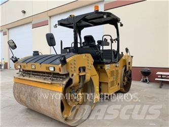 CAT CB66B Compacteur de sol