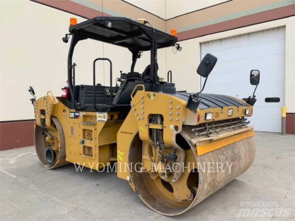CAT CB66B Compacteur de sol