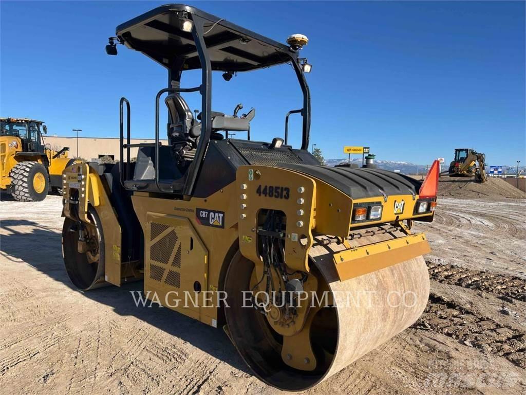 CAT CB7 Compacteur de sol