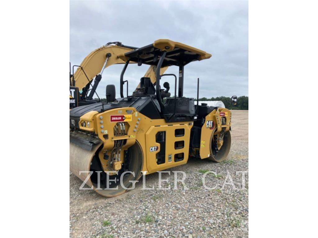 CAT CB7-02 Compacteur de sol
