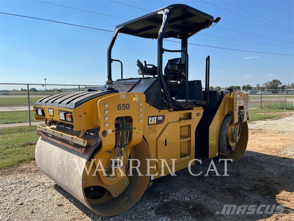 CAT CB8 Compacteur de sol