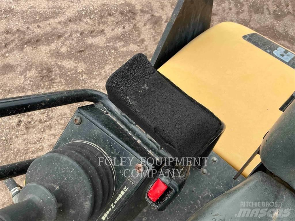 CAT CC34 Compacteur de sol