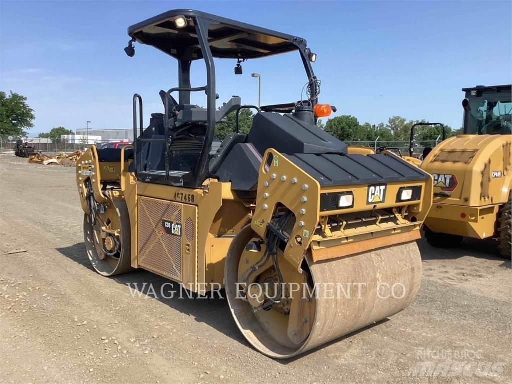CAT CD8 Compacteur de sol