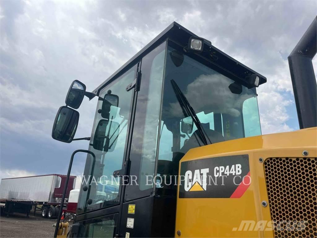 CAT CP44B Compacteur de sol