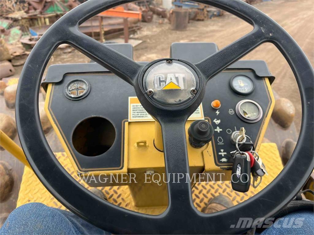CAT CP563C Compacteur de sol