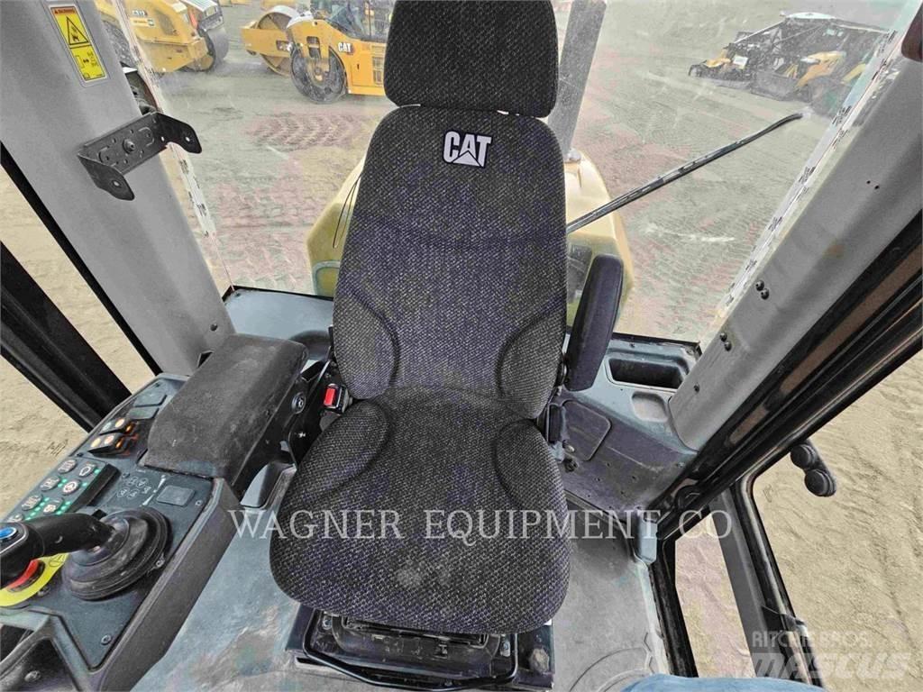 CAT CP56B Compacteur de sol