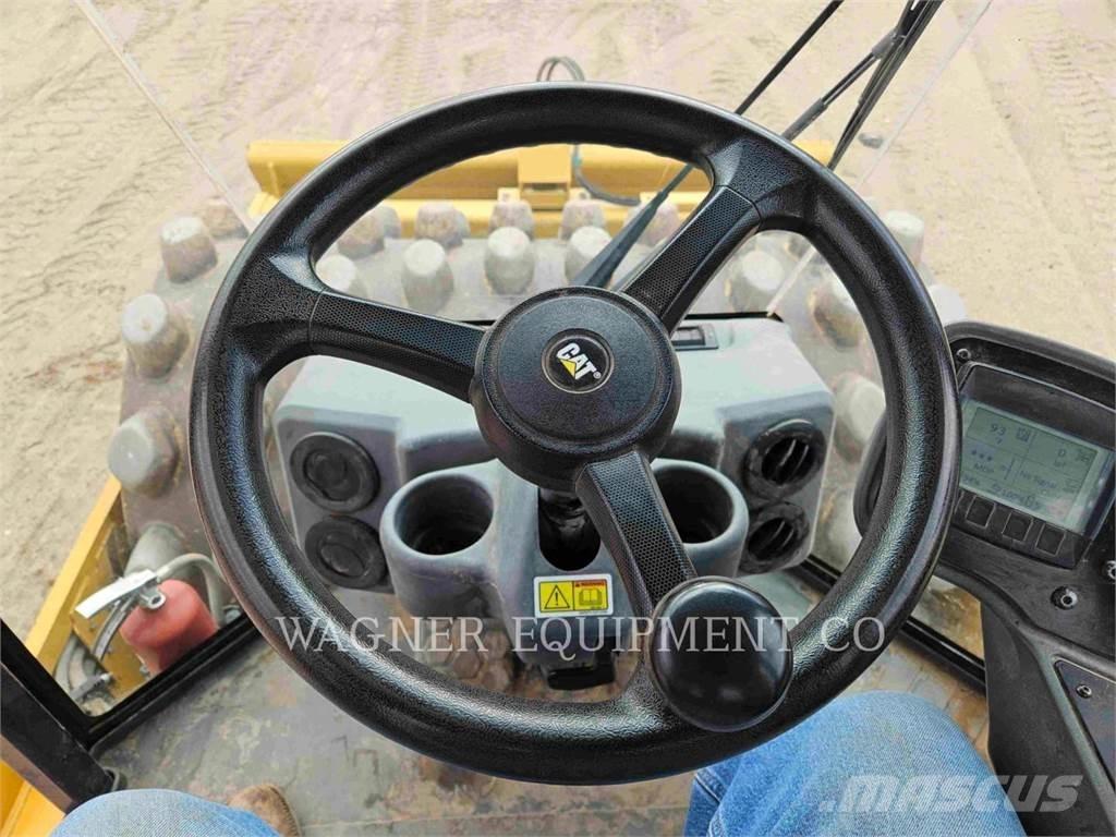 CAT CP56B Compacteur de sol