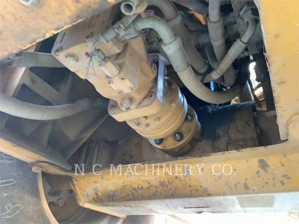 CAT CS-533E Finisseur