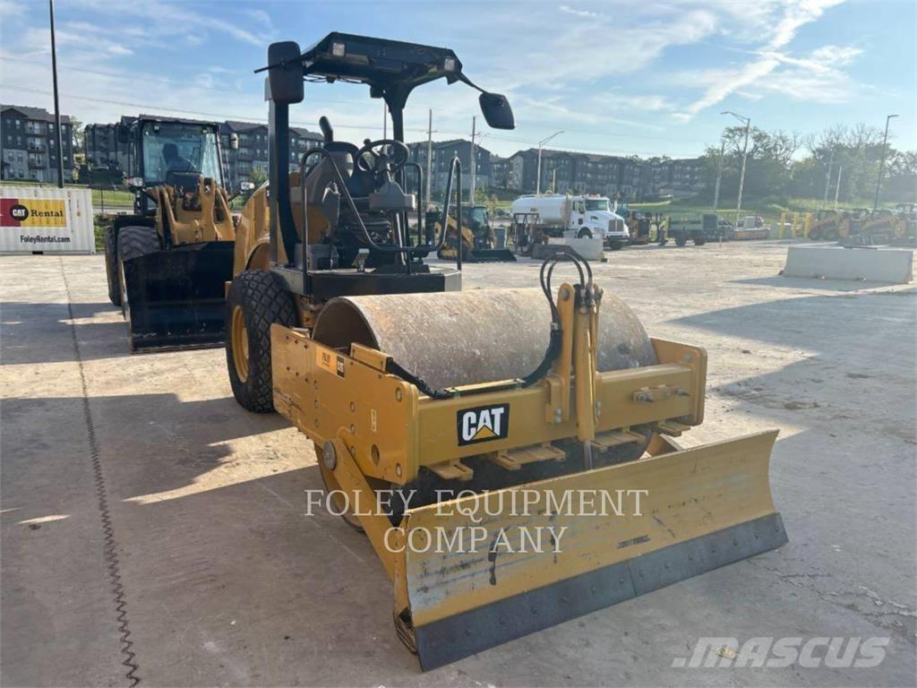 CAT CS44B Compacteur de sol
