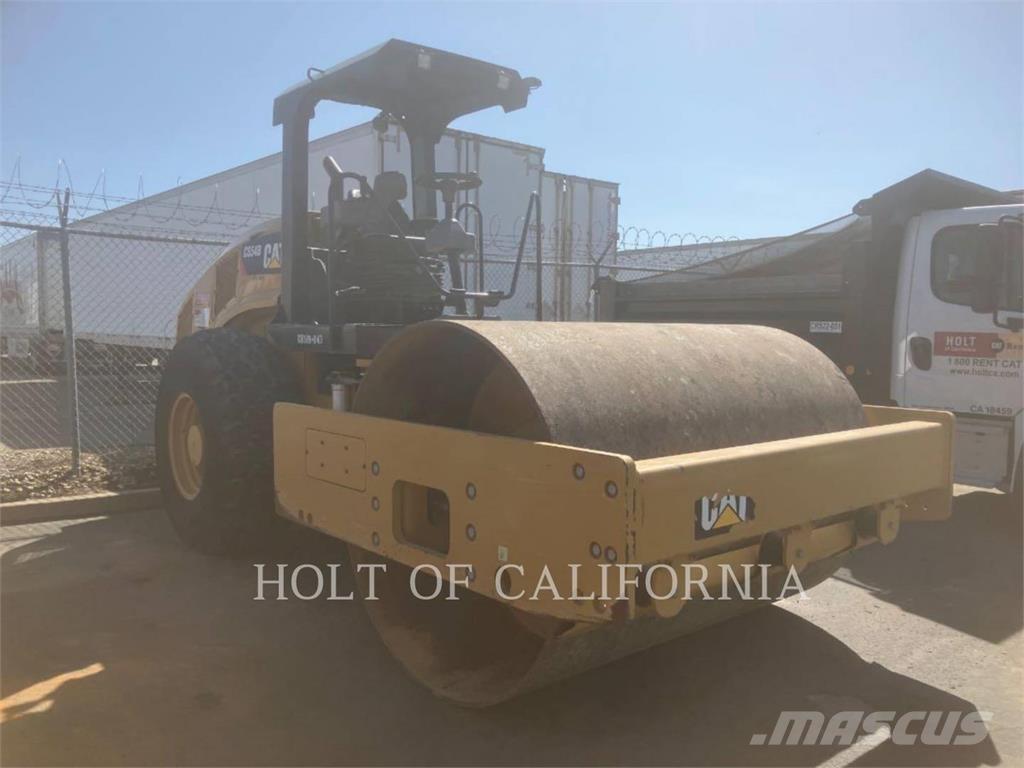 CAT CS54 Compacteur de sol