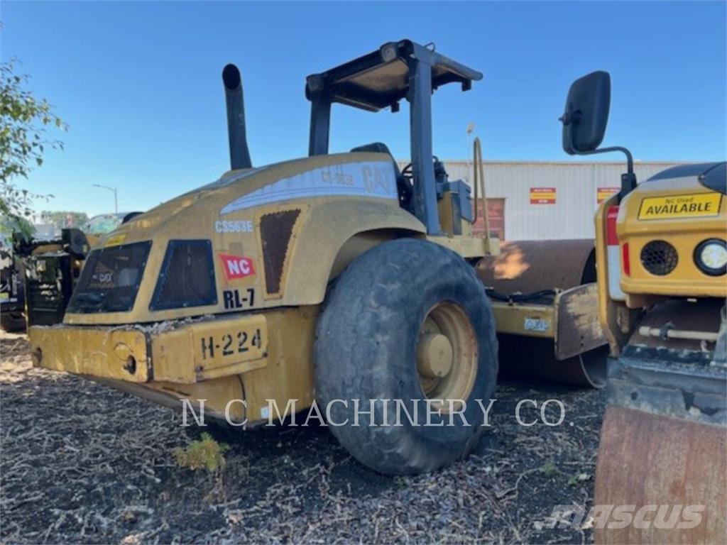 CAT CS563E Finisseur