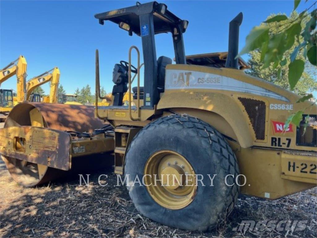 CAT CS563E Finisseur