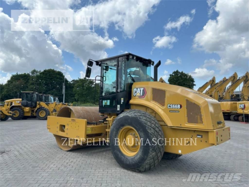 CAT CS66B Compacteur de sol
