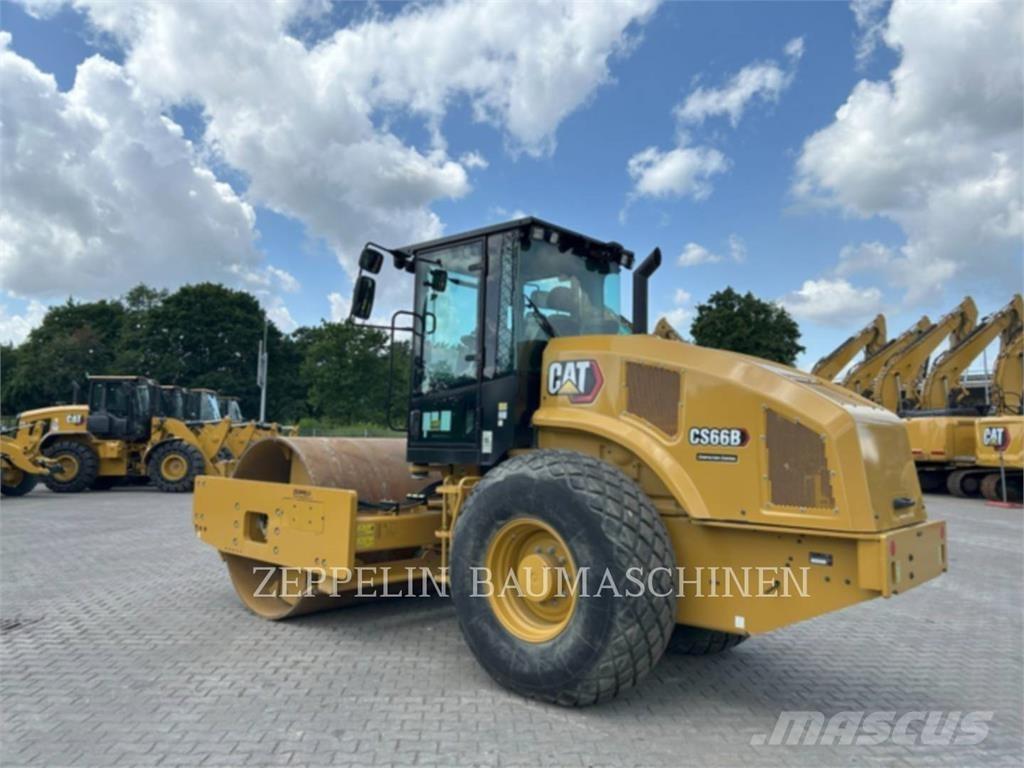 CAT CS66B Compacteur de sol