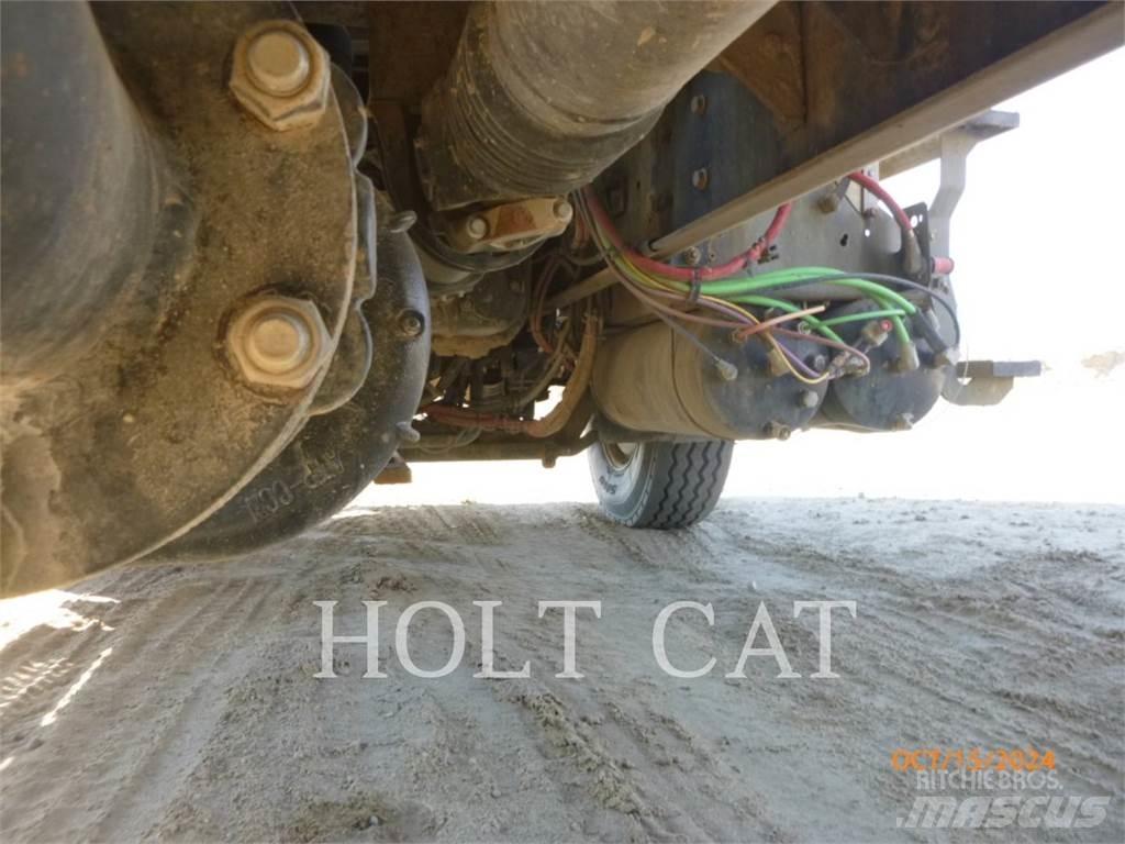 CAT CT660S SBA 6X4 Motrici cisterna