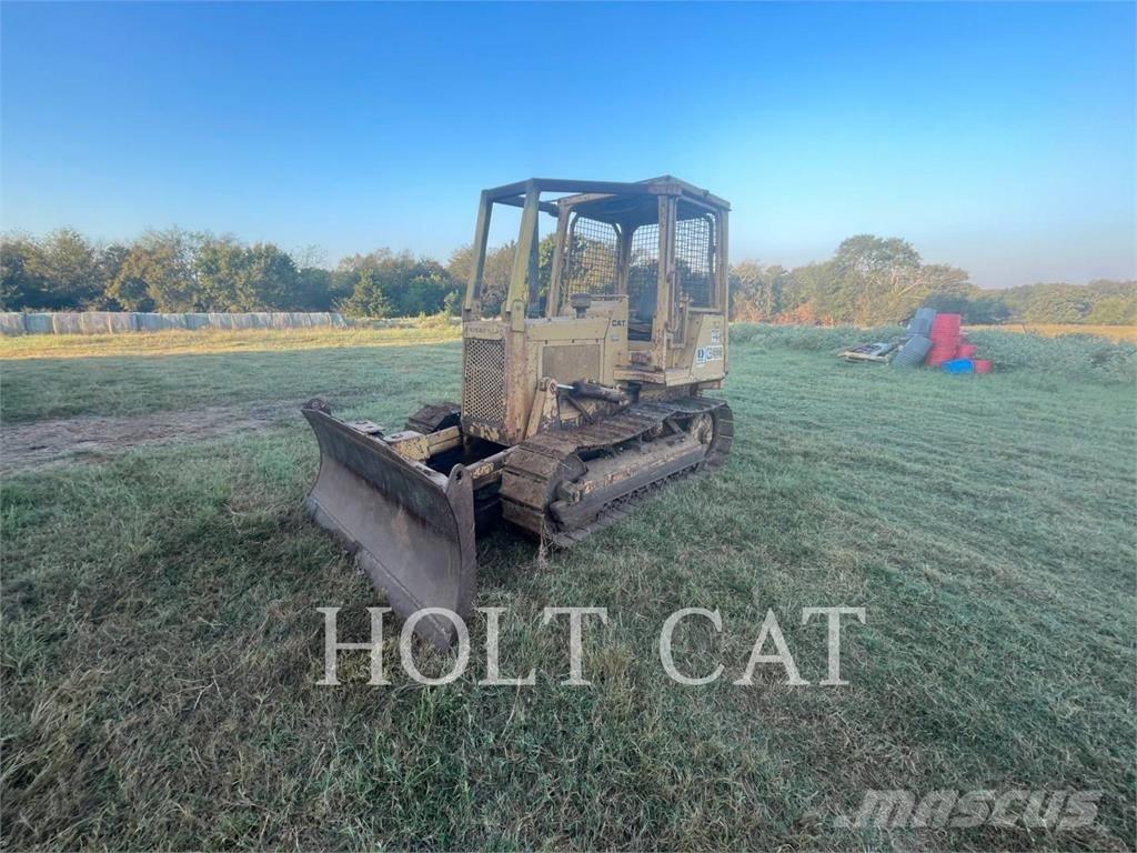 CAT D3B Bouteurs sur chenilles