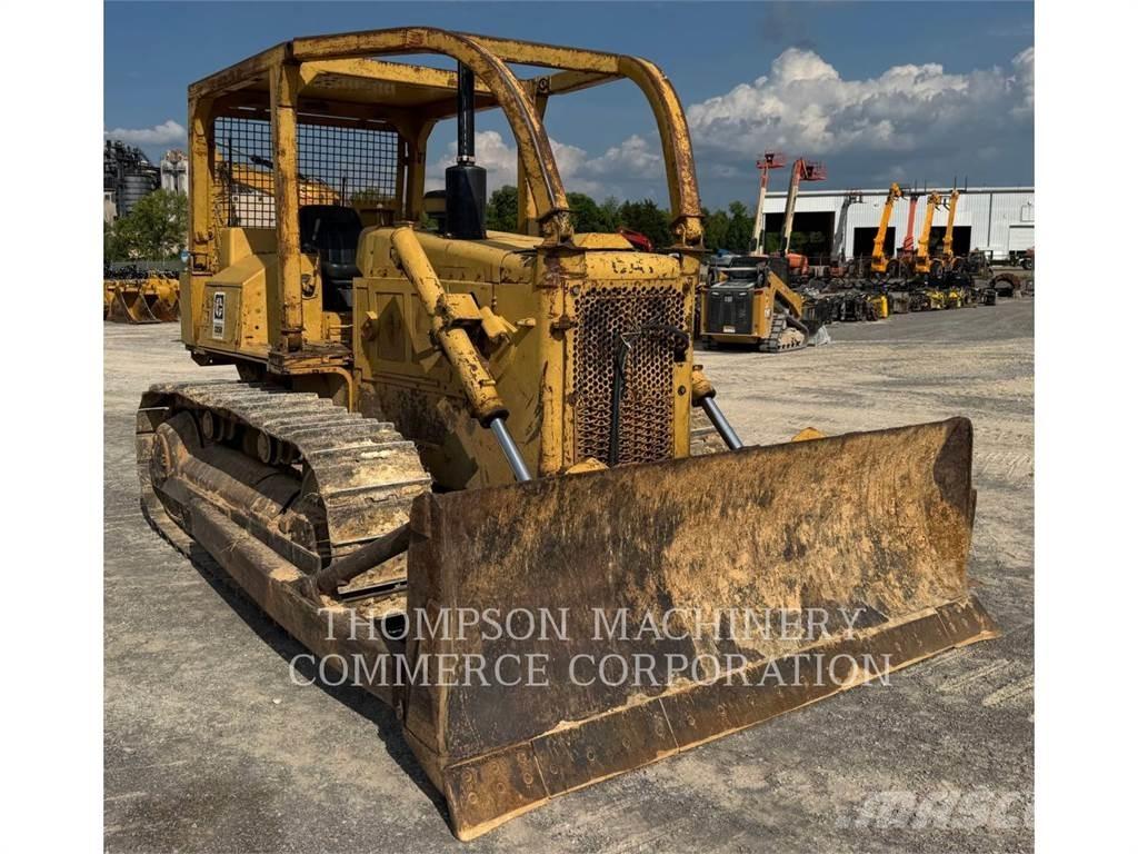 CAT D5B Bouteurs sur chenilles