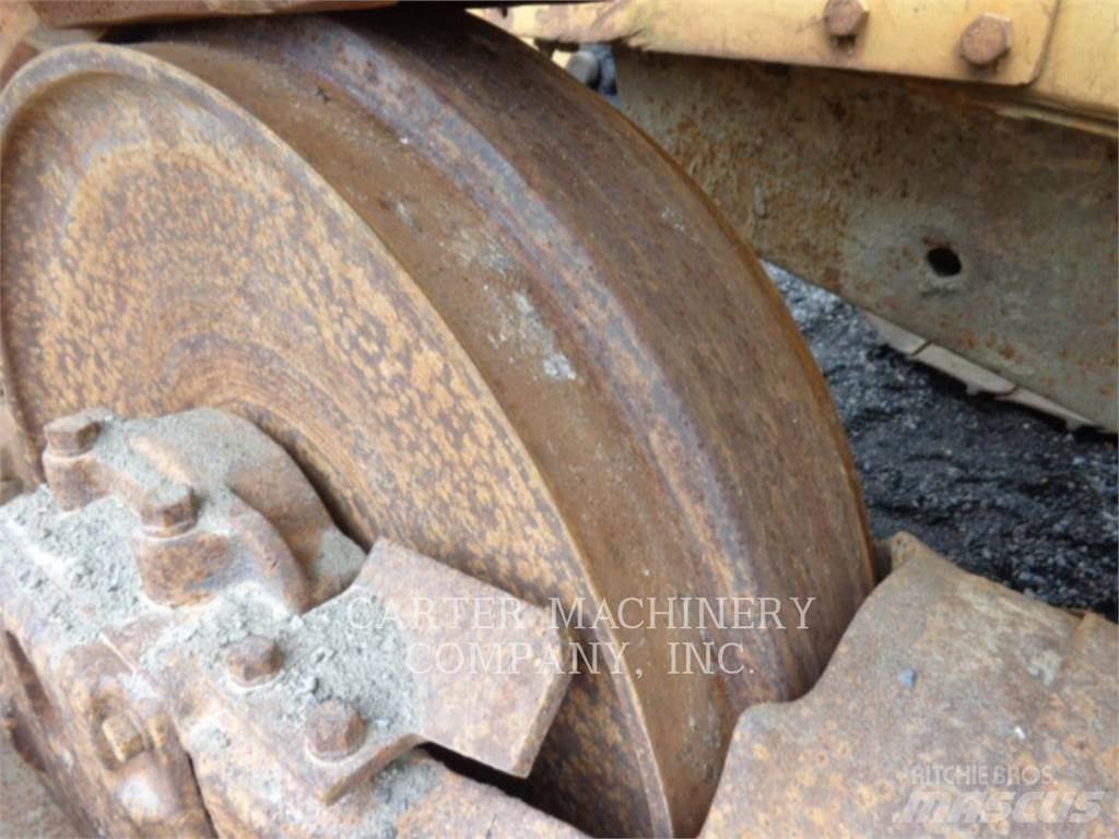 CAT D6C Bouteurs sur chenilles