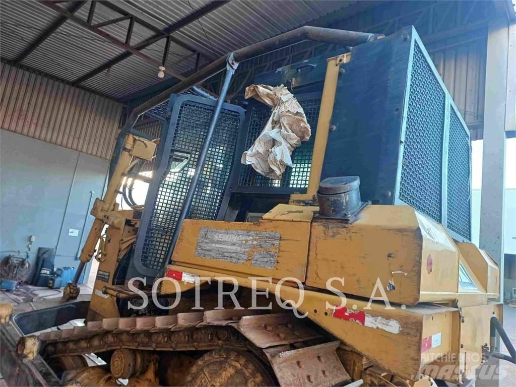 CAT D6T Bouteurs sur chenilles