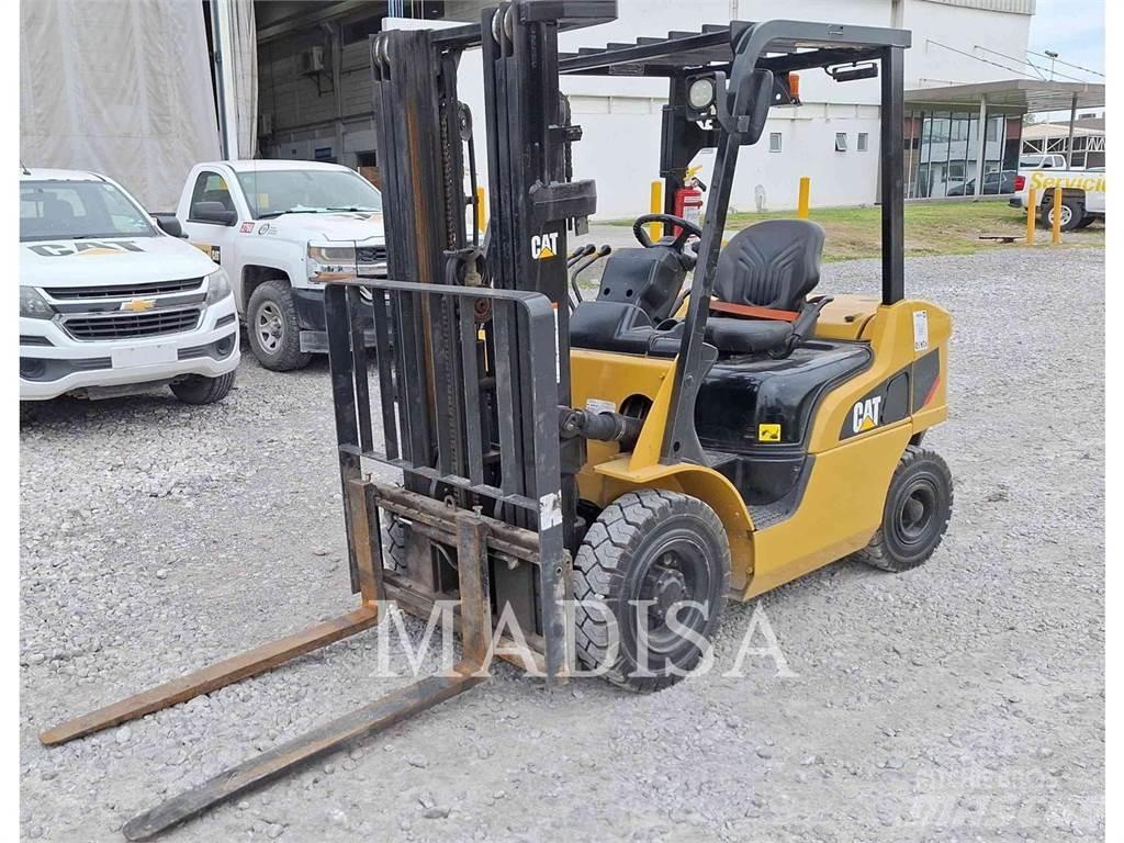 CAT LIFT TRUCKS DP25NM5 Chariots diesel
