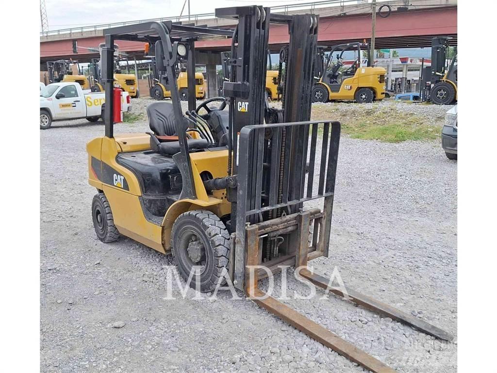 CAT LIFT TRUCKS DP25NM5 Chariots diesel