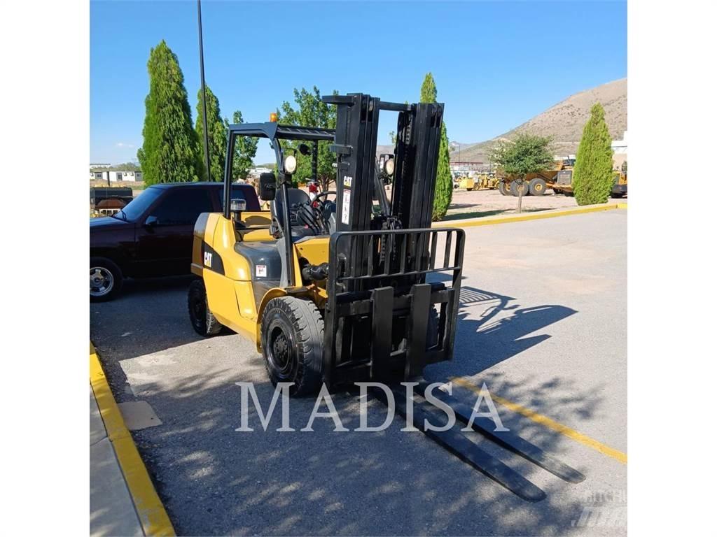 CAT LIFT TRUCKS DP50NM Chariots diesel