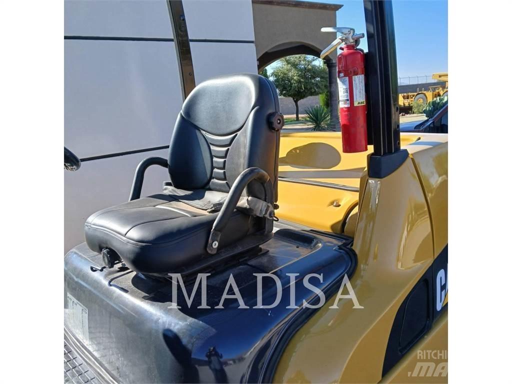 CAT LIFT TRUCKS DP50NM Chariots diesel