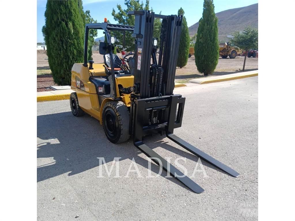 CAT LIFT TRUCKS DP50NM Chariots diesel
