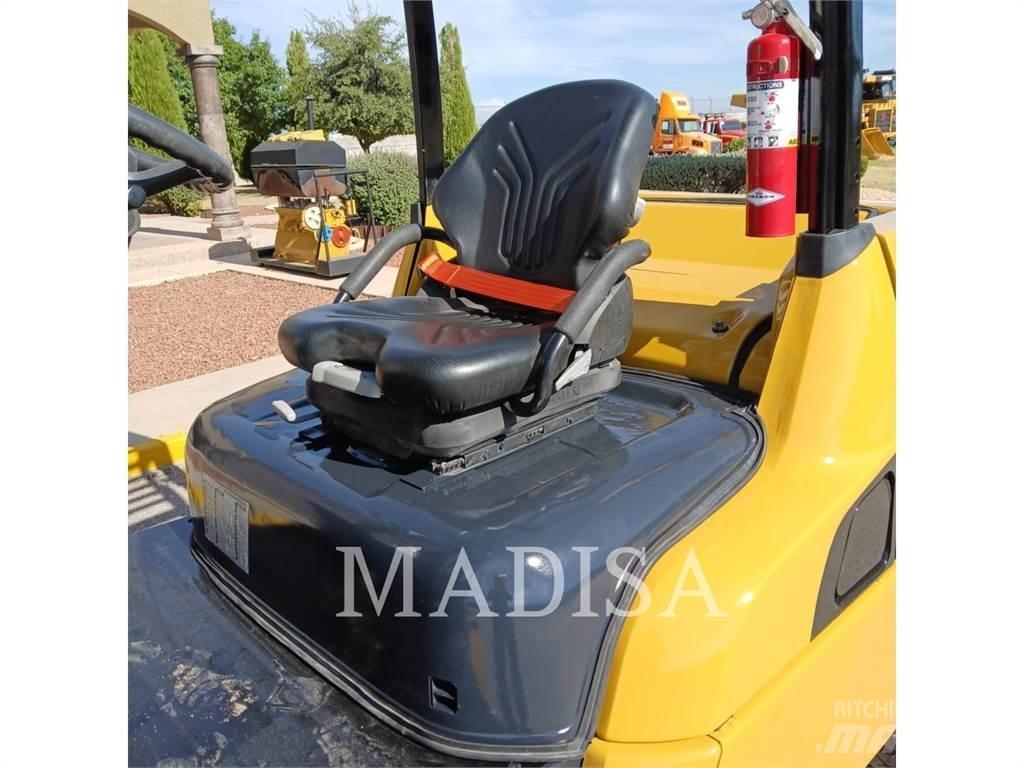CAT LIFT TRUCKS DP50NM Chariots diesel