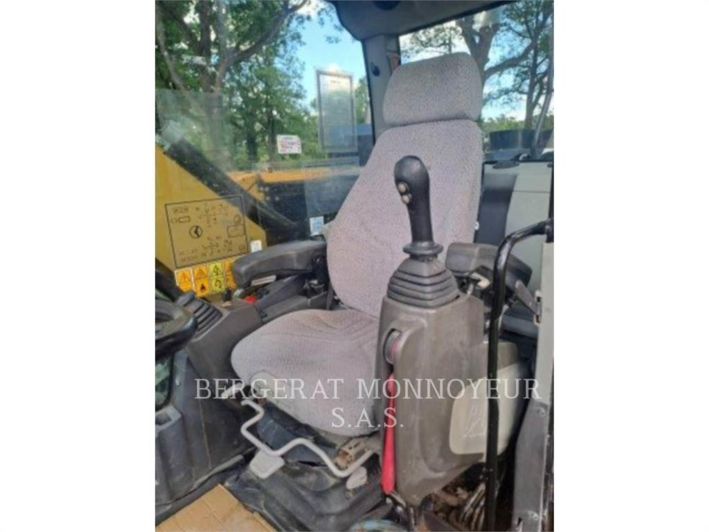 CAT M315F IVC Pelle sur pneus