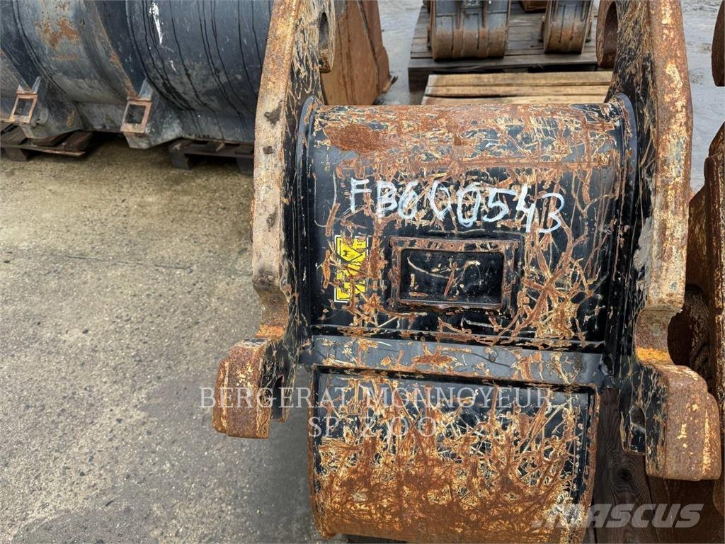 CAT M316F Pelle sur pneus