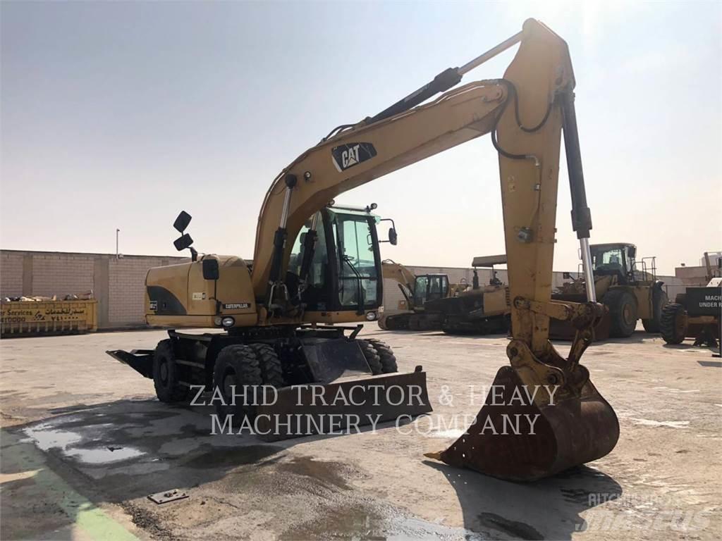 CAT M317D Pelle sur pneus