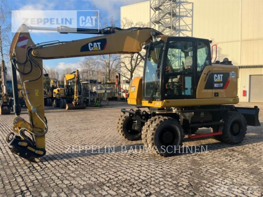 CAT M317F Pelle sur pneus