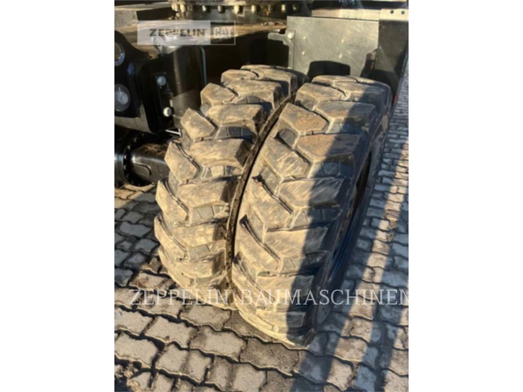 CAT M317F Pelle sur pneus