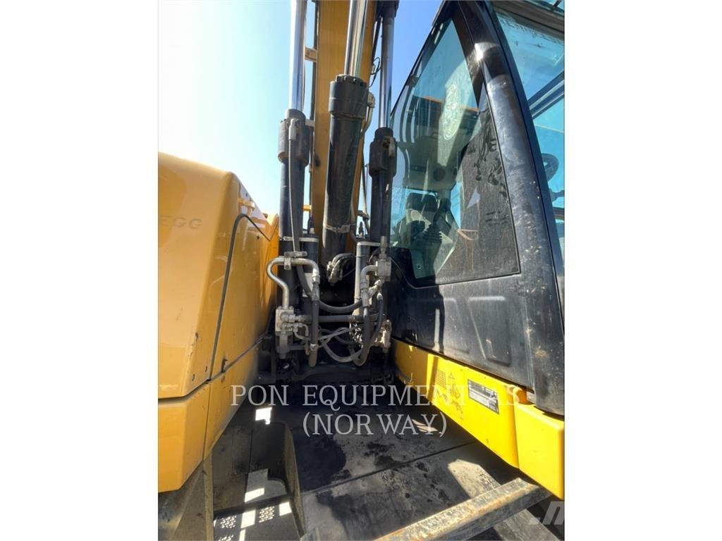 CAT M317F Pelle sur pneus