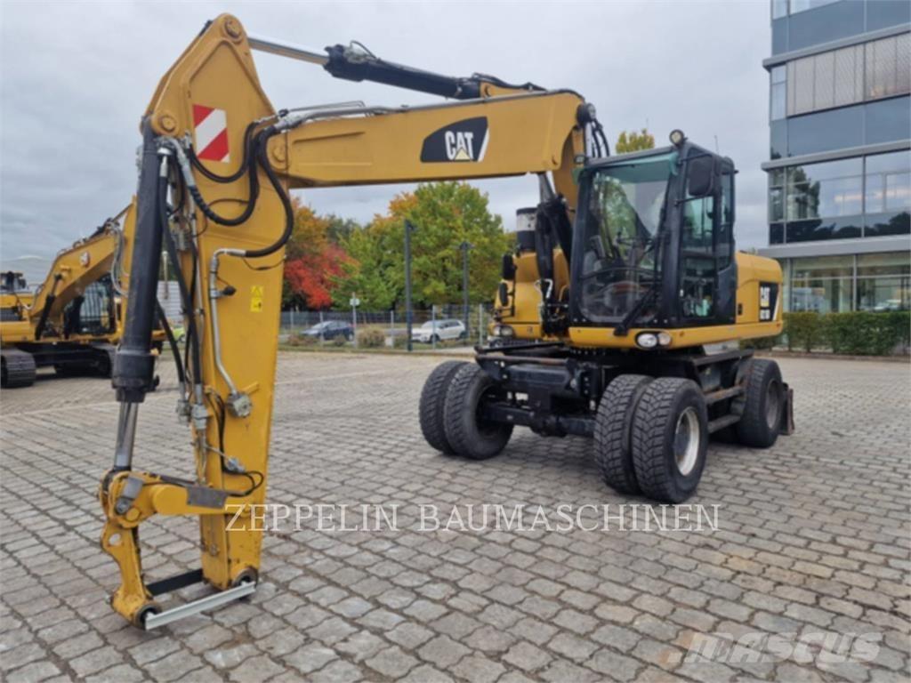 CAT M318D Pelle sur pneus