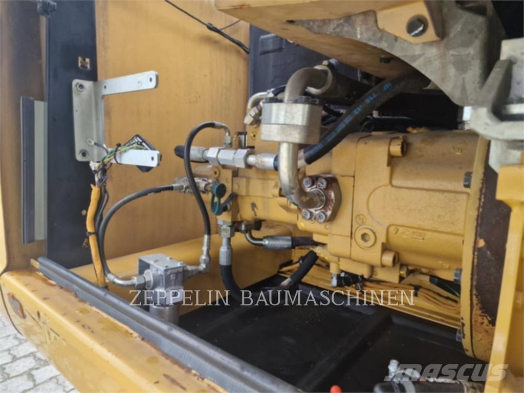 CAT M318D Pelle sur pneus
