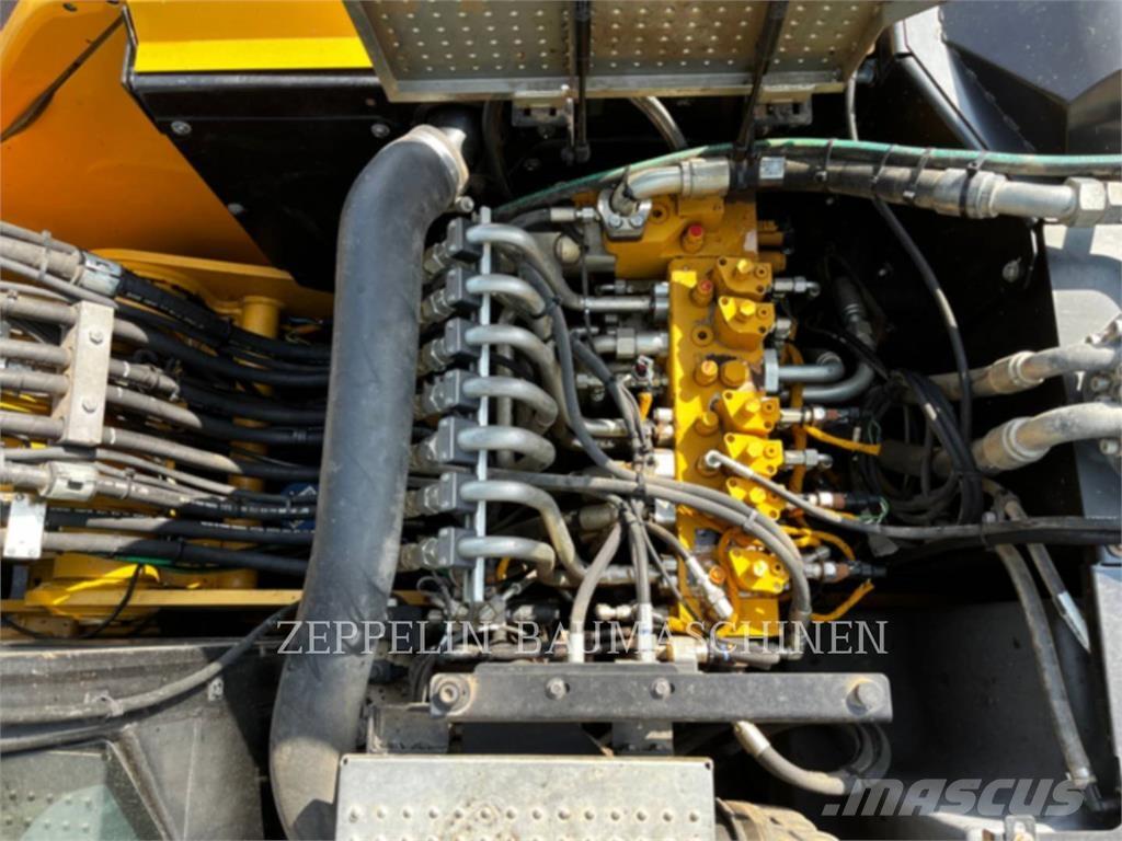 CAT M318F Pelle sur pneus